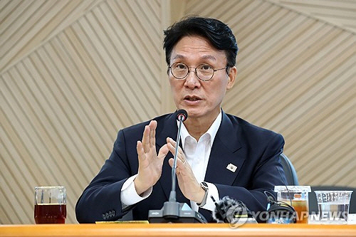 김민석 국무총리 후보자가 지난 20일 대구 수성구 대구디지털혁신진흥원에서 열린 '인공지능 전환(AX) 연구거점 조성을 위한 경청 간담회'에서 모두 발언하고 있다. [연합뉴스]